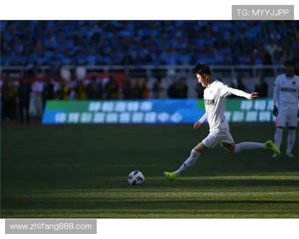 探寻世界足球明星荣耀与奋斗传奇故事之光辉绽放时代篇章壮丽旅程 探寻世界足球明星荣耀与奋斗传奇故事之光辉绽放时代篇章壮丽旅程